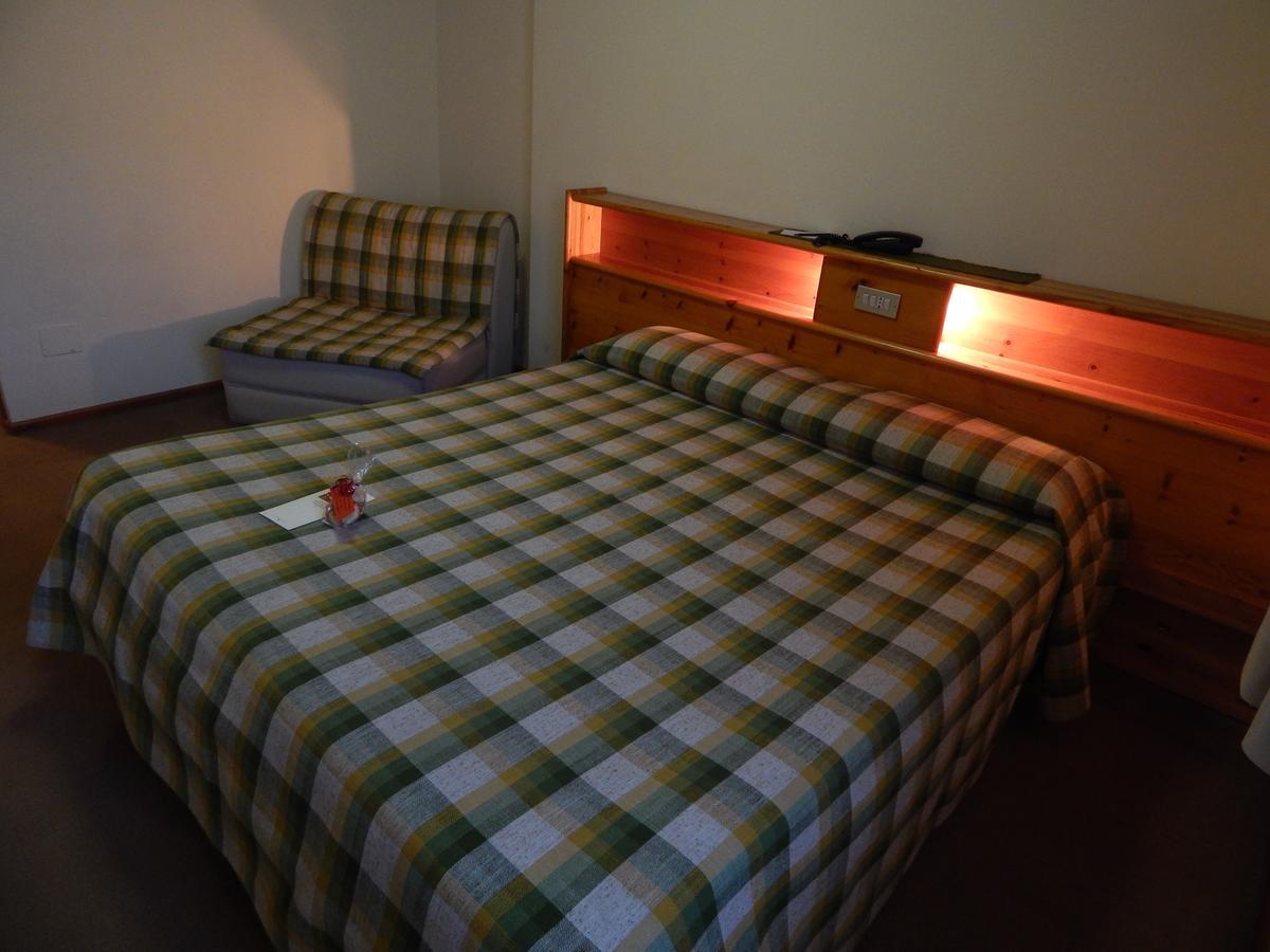 Hotel Valdotain Villeneuve Luaran gambar